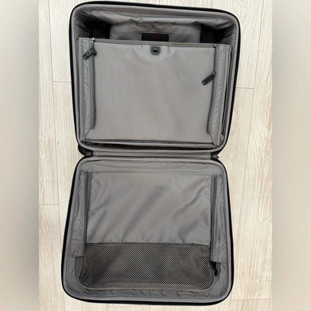 TUMI ALPHA Compact 4 Wheeled Brief